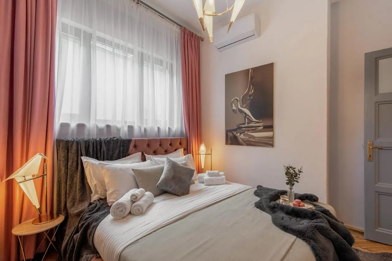 Holt - The Great Gatsby Villa Bucharest